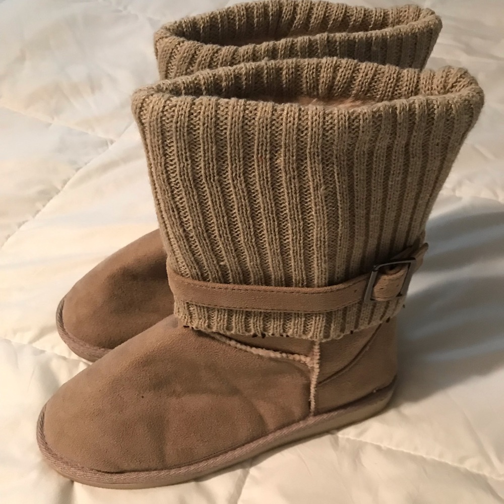 🌼🌼Beige Sweater Buckle Boots🌼🌼